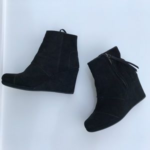 Toms high desert wedge bootie in black